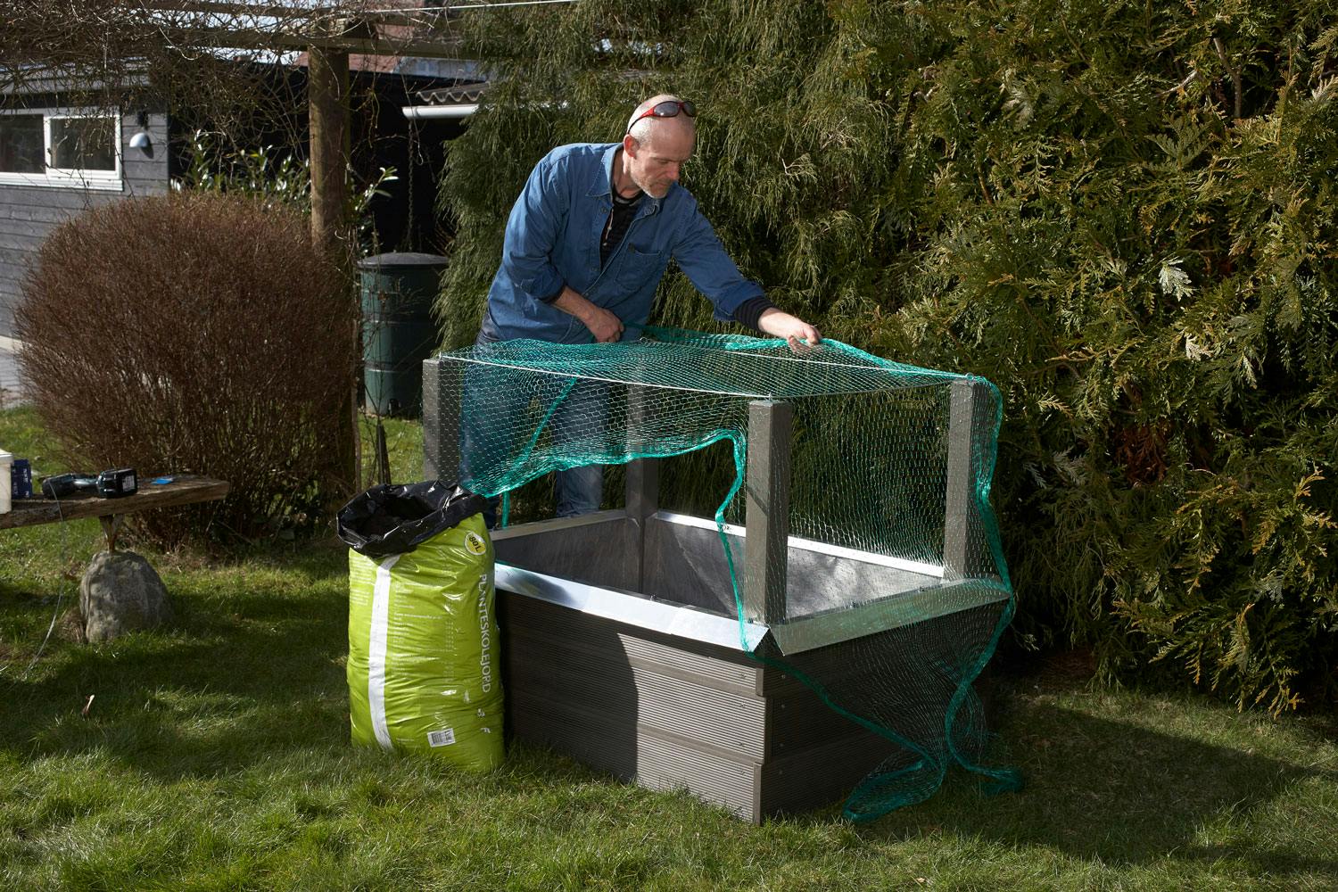 Høybed med sneglesikring Kjøkkenhage med høybed